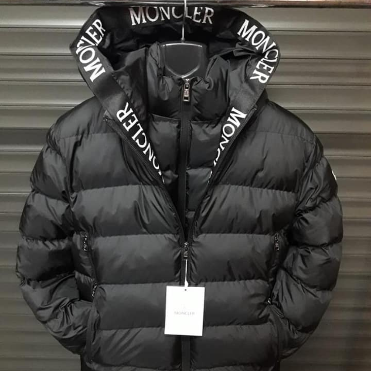 Moncler — Praga